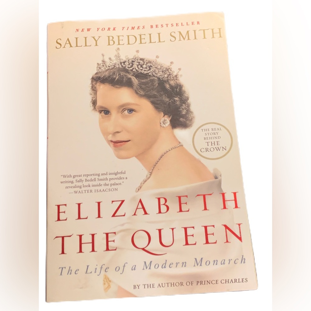 Elizabeth the Queen: The Life of a Modern Monarch. Paperback Book Excellent Cond